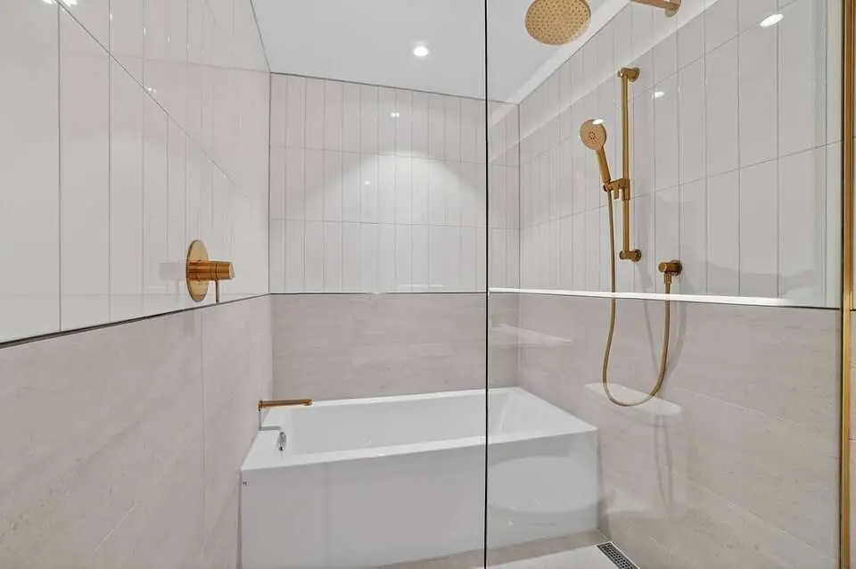 Douche pluie et baignoire