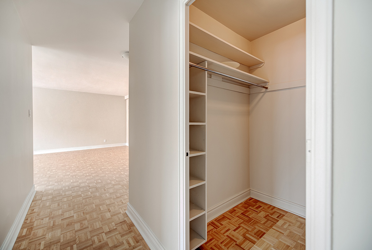 redpath-house-apartment-bedroom-04